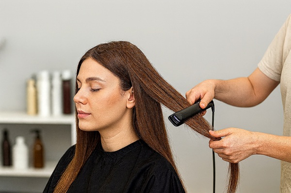 کراتین مو در زمان پریودی؛ انجام بدهیم یا صبر کنیم؟